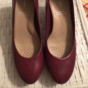 Beautiful and comfy Rockport heels