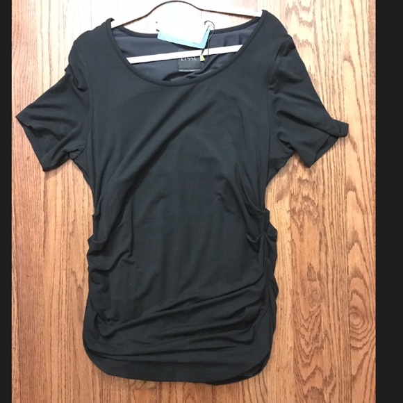 NWT Super flattering black ruched tee by Lysse