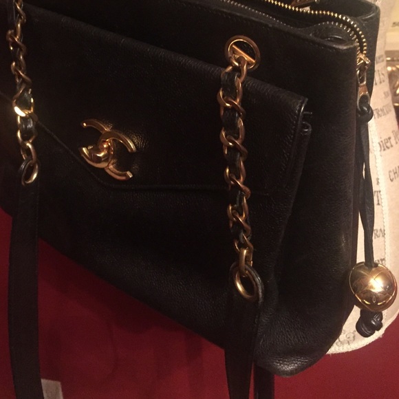 Authentic CHANEL handbag. - Picture 3 of 8