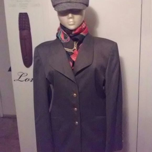 Escada - Picture 2 of 4