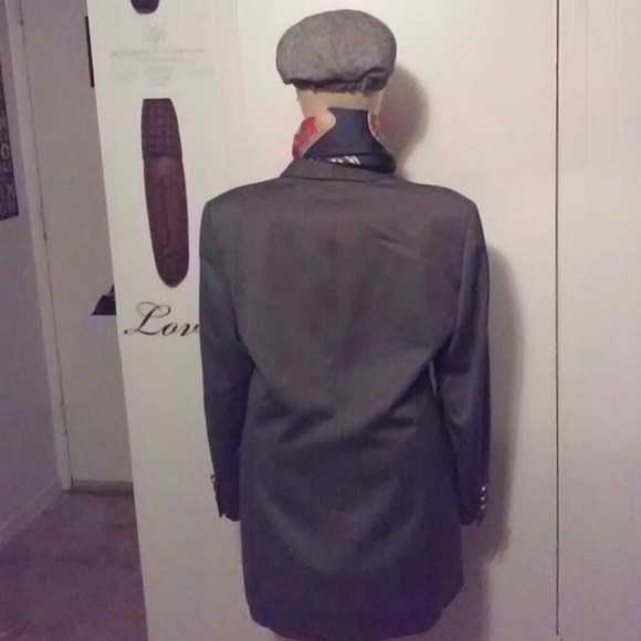 Escada - Picture 3 of 4