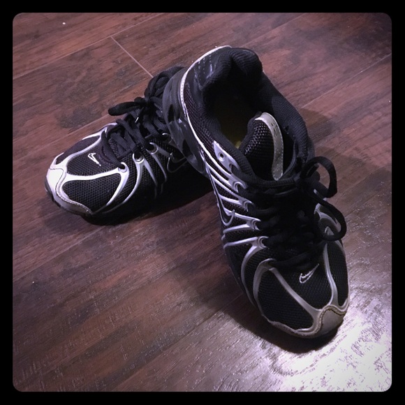FLASH SALE! Nike shoes