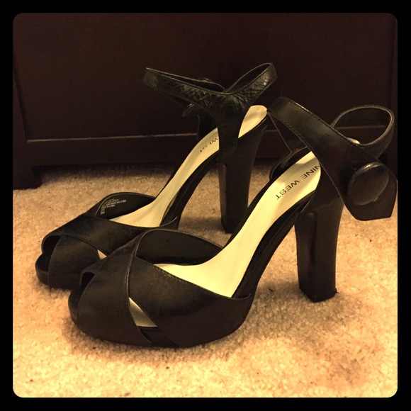 Nine West black strappy sandals. Size 8
