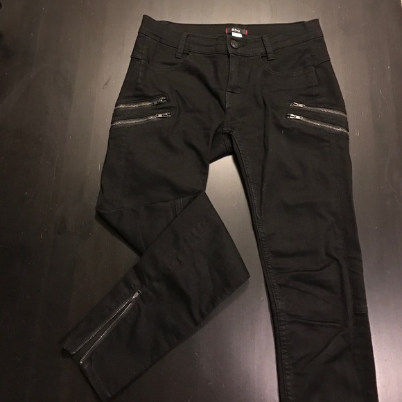 BDG Jeans: Black skinny zipper-ankle jeans!