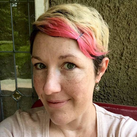 Meet your Posher, Liz - Picture 1 of 1