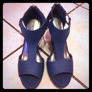 HOLD Navy blue wedges 👛