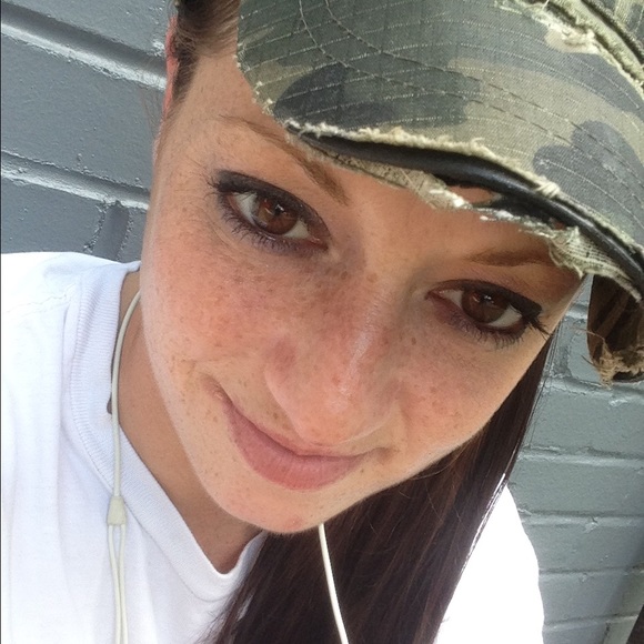 Meet your Posher, Jennifer - Picture 1 of 1
