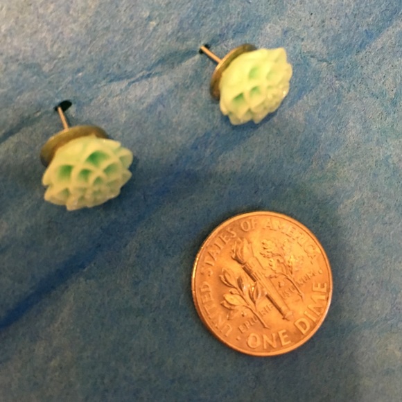 🌸Mint green ear rings 🌸 - Picture 2 of 3