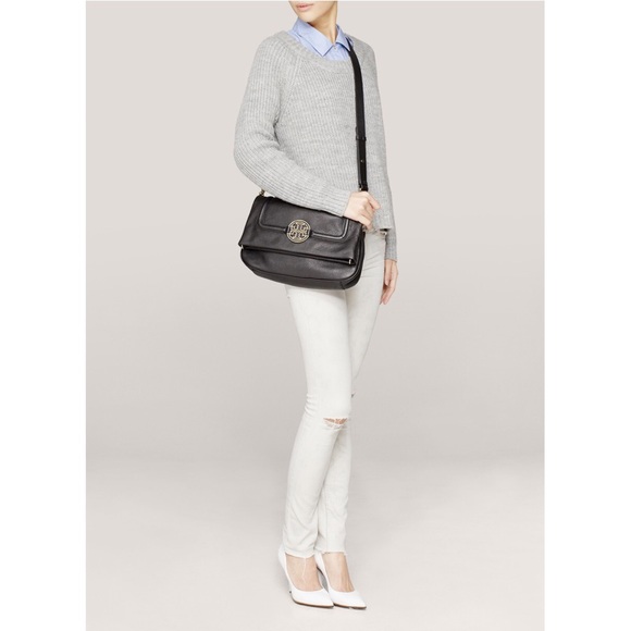 3-in-1 Tory Burch Classic Amanda Messenger Bag - Picture 4 of 7