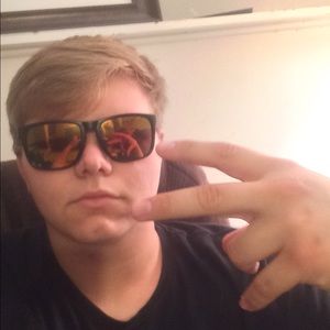 Meet your Posher, Hunter