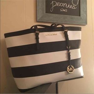 Michael Kors black & white Jet-setter tote