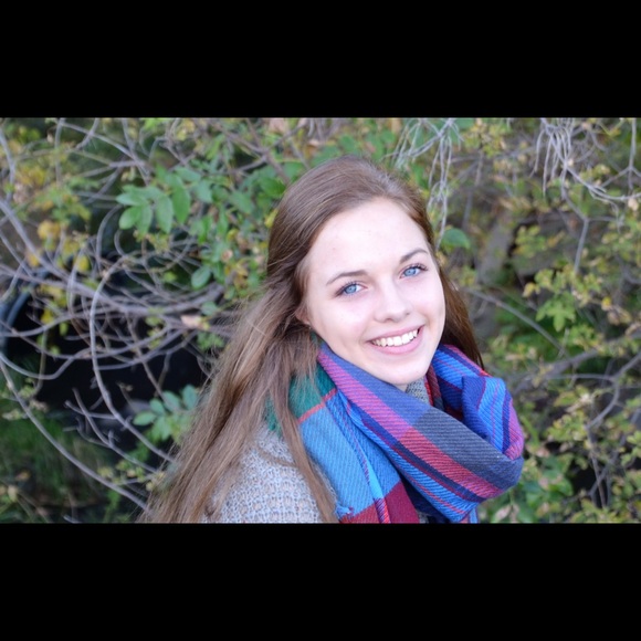 Meet your Posher, Lauren