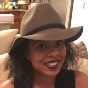 Meet your Posher, Jasmine