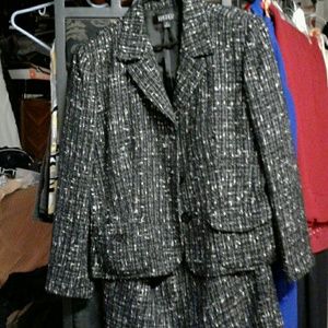 Kasper 2 piece skirt set