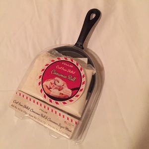 Cast iron Cinnamon Roll skillet.