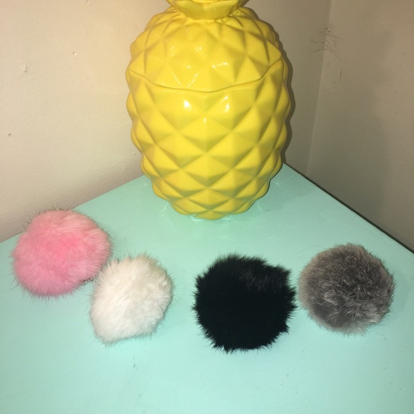🎀Bundle Me🎀BLACK Rabbit Fur Keychain - Picture 3 of 4