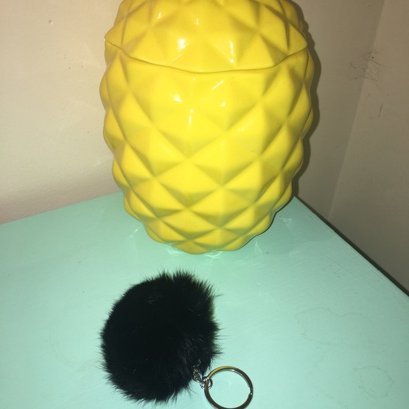 🎀Bundle Me🎀BLACK Rabbit Fur Keychain - Picture 4 of 4