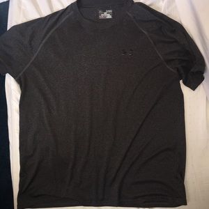 NWOT MENS UNDER ARMOUR SHIRT!!
