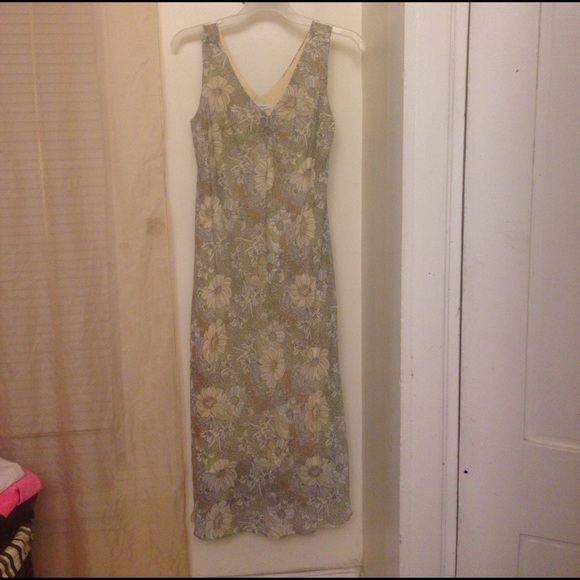 ‼️ Dress Barn dress with a great bargain ‼️