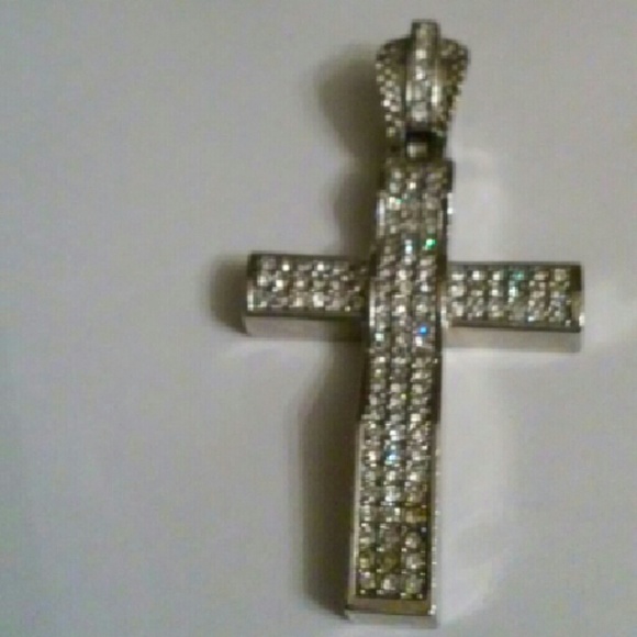 MEN'S CROSS PENDANT