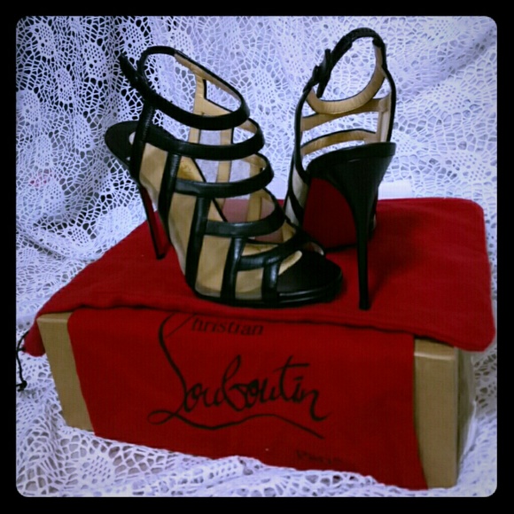 💮🇸🇴🇱🇩🌼Christian Louboutin Nicole