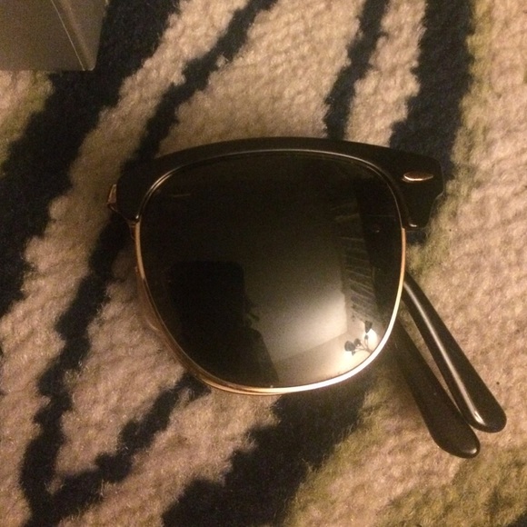 Authentic Ray-Ban sunglasses - Picture 3 of 3