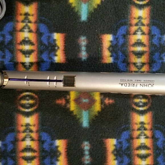 JOHN FREIDA FLAT IRON Works perfect!