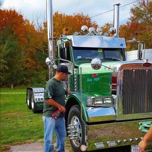 Meet your Posher, Manuel