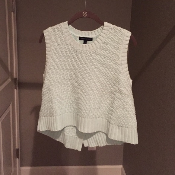 Crop sleeveless sweater