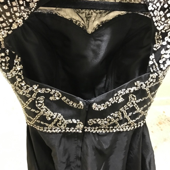 Beautiful dress - Picture 6 of 8