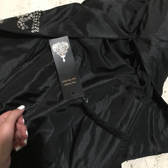 Beautiful dress - Picture 7 of 8