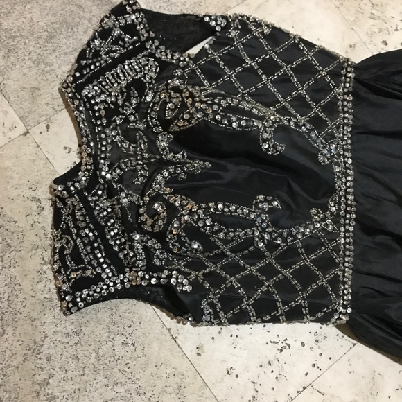 Beautiful dress - Picture 8 of 8