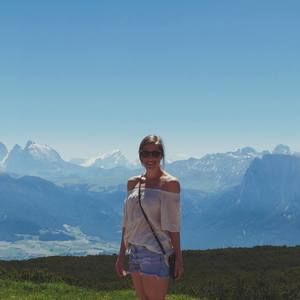 Meet your Posher, Laura