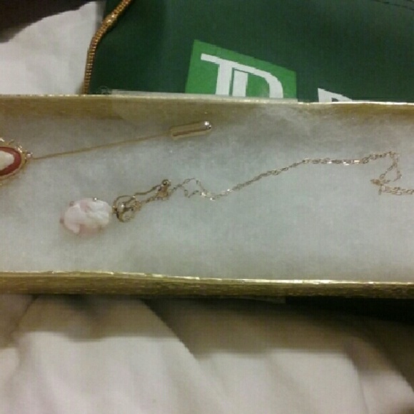 Cameo gold necklace