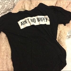 "ain't no wifey" graphic tee
