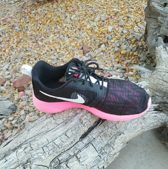 Nike Shoes - Women Nike shoes
