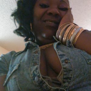 Meet your Posher, Akia