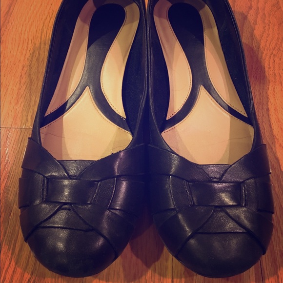 Black leather ballet flats by Naturalizer
