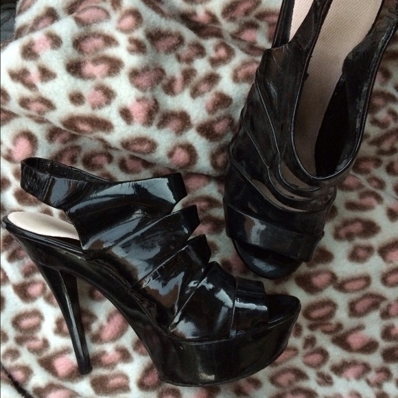 Jessica Simpson well loved heels