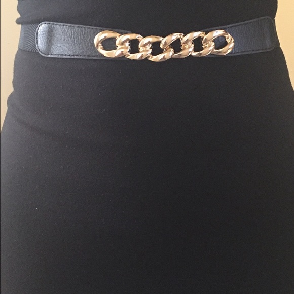 Queen Gold Chains - Picture 1 of 1