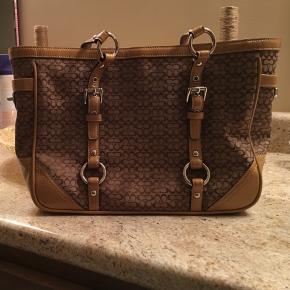 ❤️REDUCED❤️ Coach Signature Bag