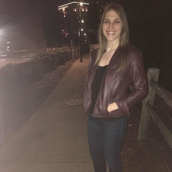 Meet your Posher, Liz - Picture 1 of 1