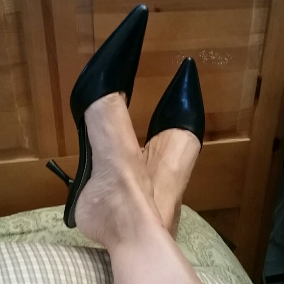 On hold.........BCBA slip on 1 in pumps