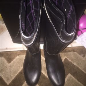 Black Rainboots