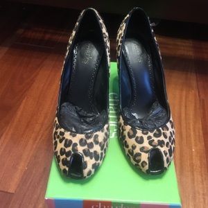 Fabulous Charles David Leopard Print peep-toe