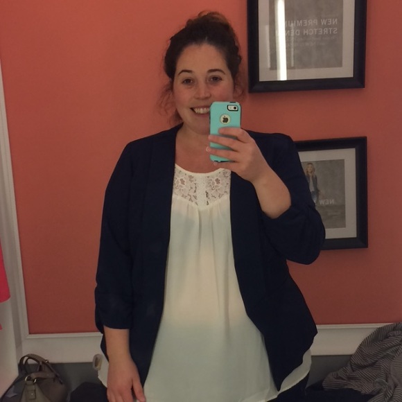 Meet your Posher, Becca - Picture 3 of 3