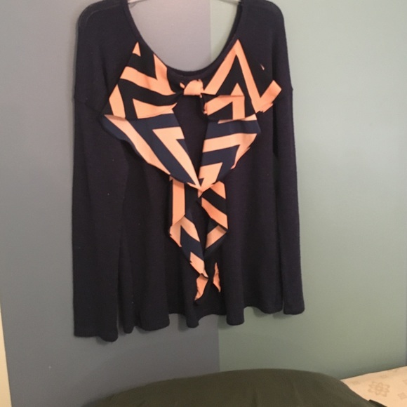 Navy back bowed long sleeve