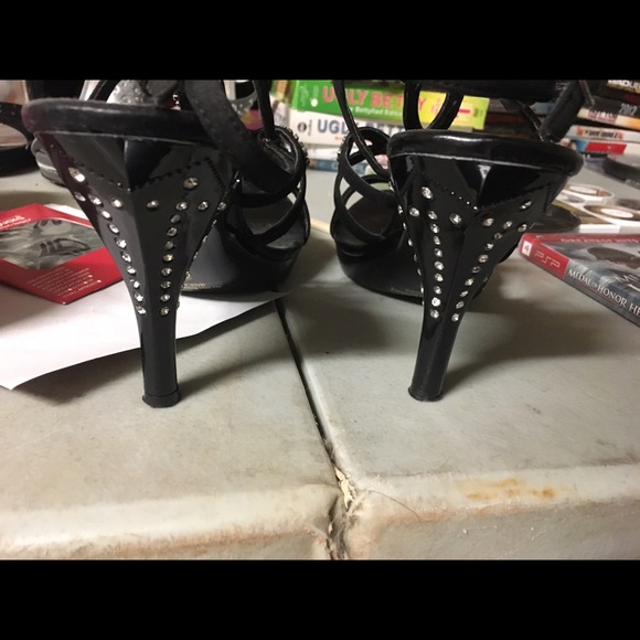 Size 7 1/2 lasonia heels - Picture 2 of 3