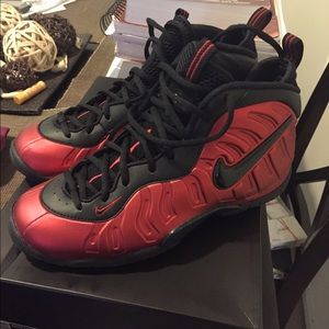 Nike Foamposites red black Sz. 6y NWB