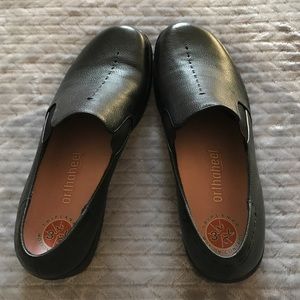 Naturalizer shoe. Size 10 1/2 but fit like a 10.